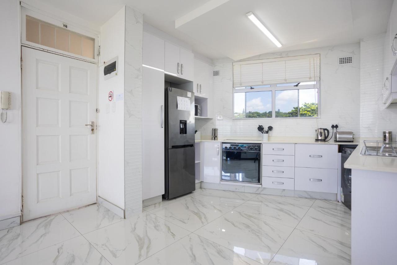 24 Sea Lodge - Sea Viewing Apartment เดอร์บัน ภายนอก รูปภาพ
